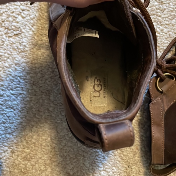 Ugg lightly worn Sherpa lined booties size 9.5 - Picture 3 of 3